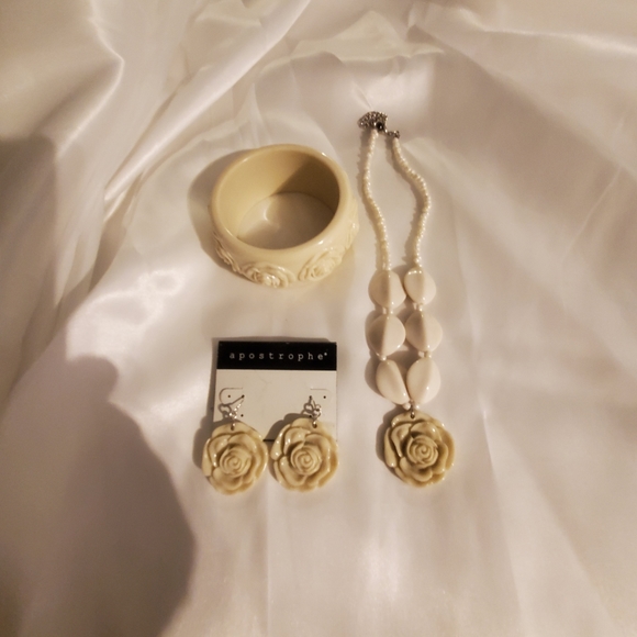 APOSTROPHE NECKLACE,EARRINGS,& BRACELET SET - Picture 7 of 12